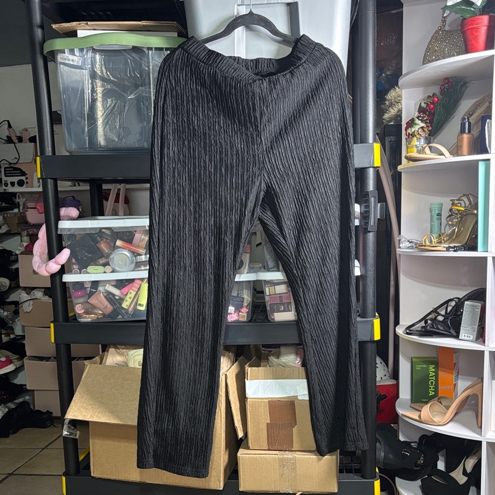 Elegant Black Pleated Women's Pants